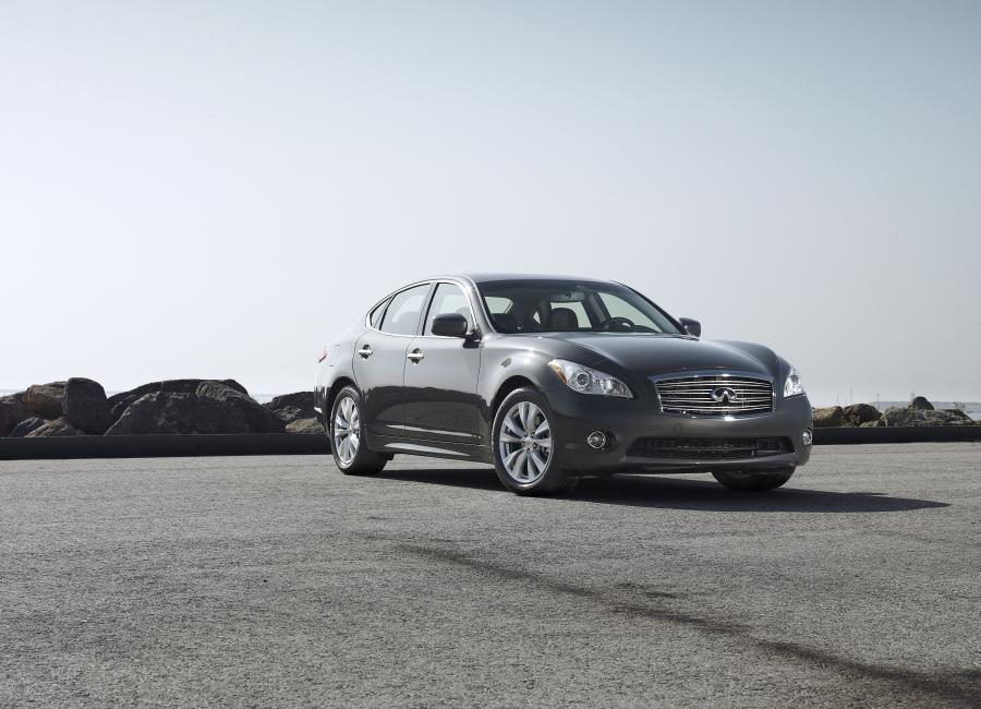  Infiniti M56 2010 года  (фото 32 из 34)